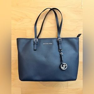 Michael Kors Jet Set Travel large Saffiano leather top zip tote bag. Navy. $215